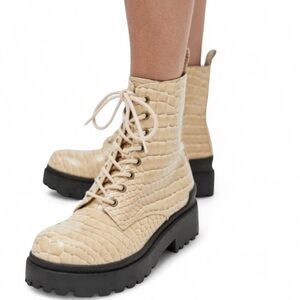 Urban Outfitters Chelsea Boot Grunge Goth Chunky Croc Platform Combat Ivory Sz 8